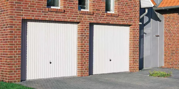 Faites installer votre porte de garage basculante par un professionnel près d'Alès