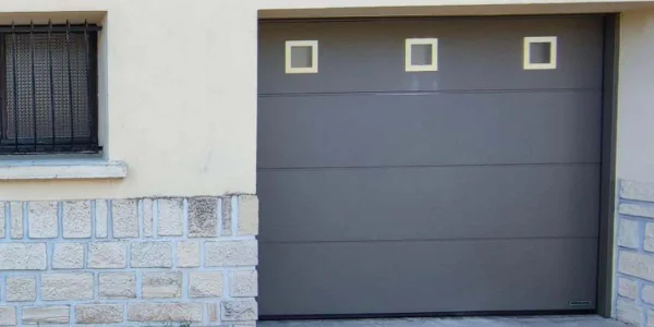 Faites installer votre porte de garage sectionnelle près d'Alès